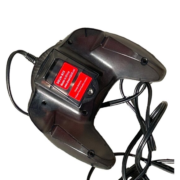 DGUN-853 DREAMGEAR UNIVERSAL PLUG 'N' PLAY CONTROLLER WITH 50 IN 1 GAMES - Picture 3 of 3